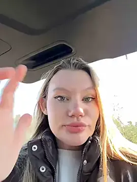 Offline justmilaa on StripChat