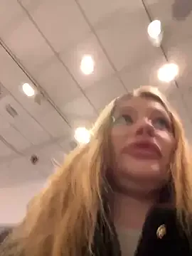 Offline justmilaa on StripChat