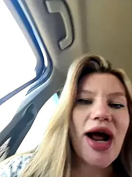 Offline justmilaa on StripChat