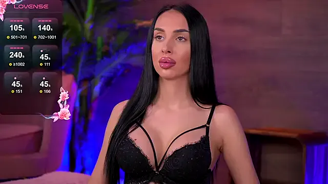 Offline KairaAndrews on StripChat