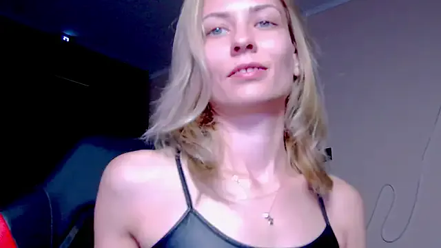 Offline karo123421 on StripChat