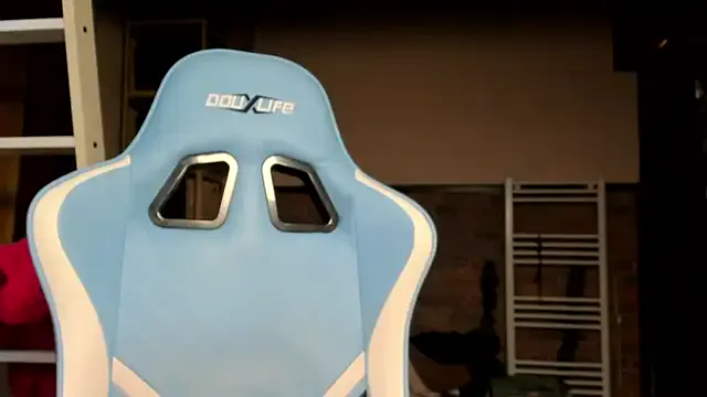 Offline karo123421 on StripChat