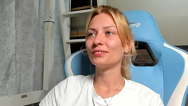 Offline karo123421 on StripChat