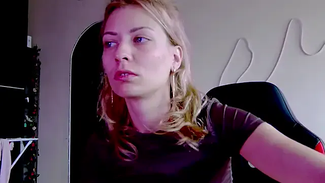 karo123421 — #feets #smoke , #leggings #mistress