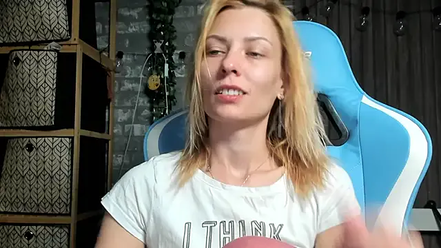 Offline karo123421 on StripChat