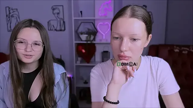 Offline khloebeauty on StripChat