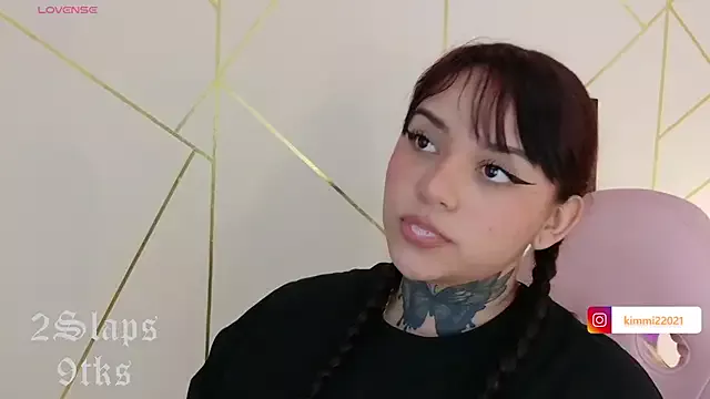 Offline kim_blake on StripChat