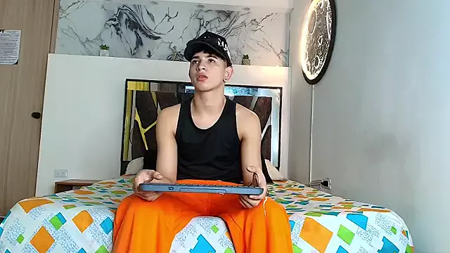 Offline KING_OFF_BOYS on StripChat