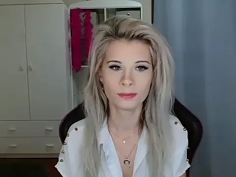 Offline KristineGlow on StripChat