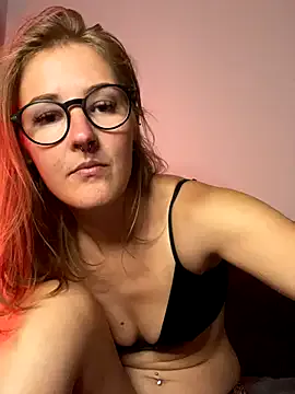 Offline LauraLuxxx on StripChat