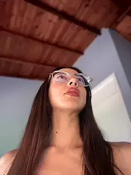 Offline lauravasquez on StripChat