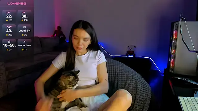 Offline LeanaWILL on StripChat