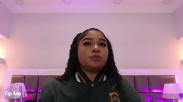 Freechat LennaEvans on StripChat