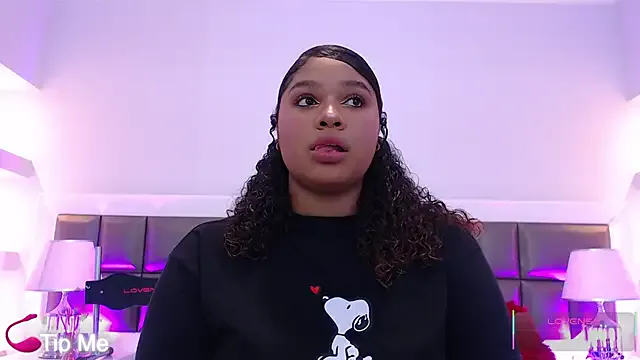 Freechat LennaEvans on StripChat