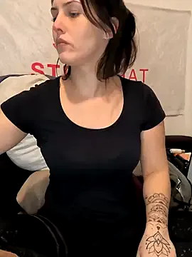 Offline Linalicious on StripChat