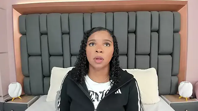 Freechat LisaMendez on StripChat