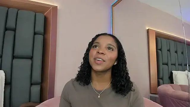 Freechat LisaMendez on StripChat