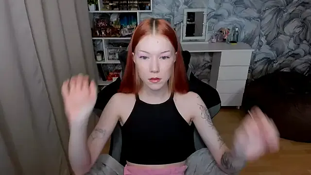 litl_Mia on StripChat