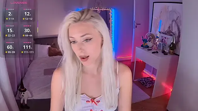 Freechat LoryWood on StripChat