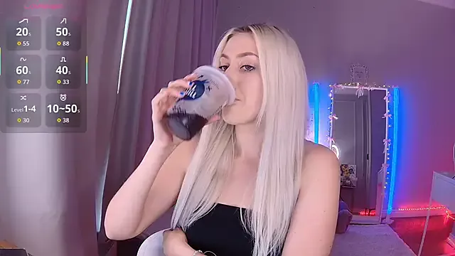 Freechat LoryWood on StripChat