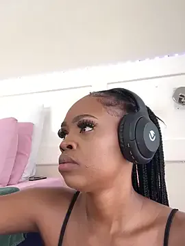 LuciousLips96 on StripChat