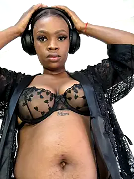 LuciousLips96 on StripChat