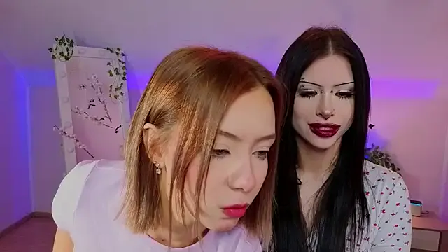 Offline LumMina on StripChat