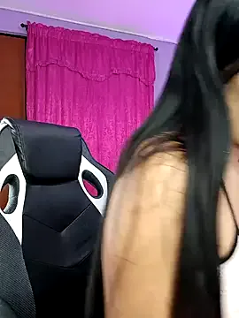 Offline LunaaRosse on StripChat