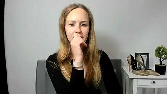 Offline LyraHotty on StripChat