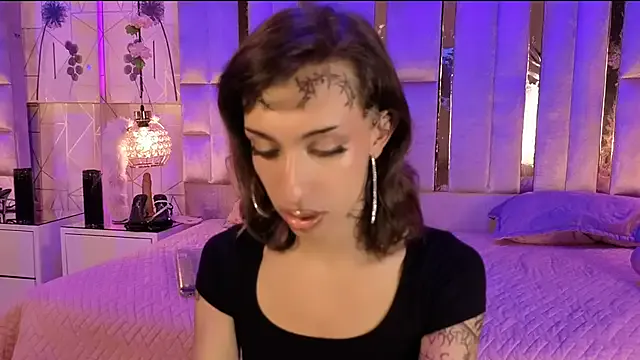 Offline MadisonWood01 on StripChat