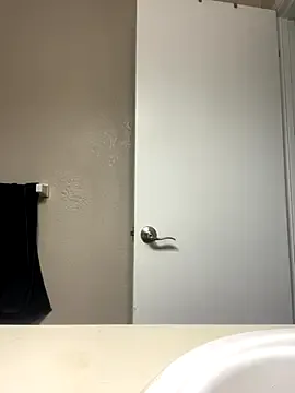 Offline MdotShilong on StripChat