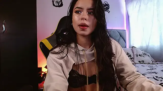 Freechat melaniibear on StripChat