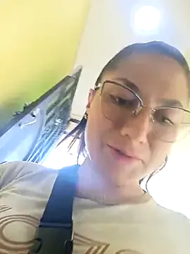 Mia-love-03 on StripChat