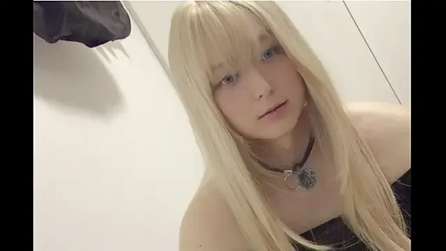 Offline Mia032 on StripChat