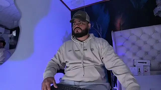 Offline MichaelBear_ on StripChat