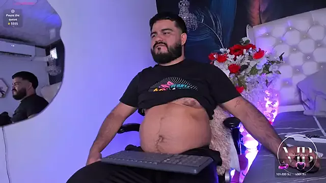 Offline MichaelBear_ on StripChat