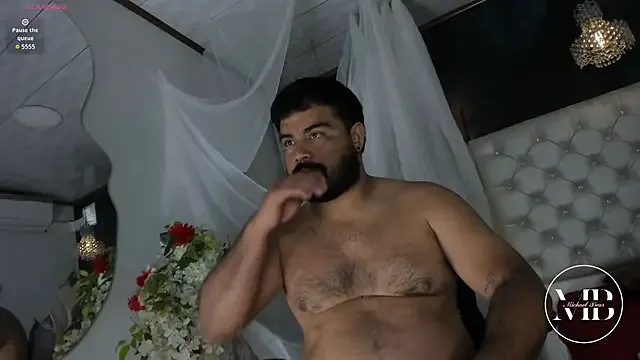 Offline MichaelBear_ on StripChat