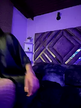 Offline MichelleDiaz_Pink on StripChat