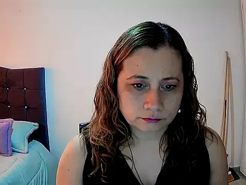 milagros_latina75 on StripChat