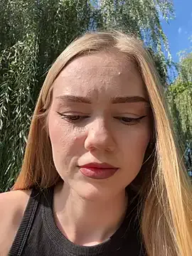 Offline MilaMoone on StripChat