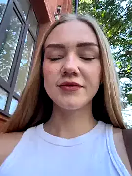 Offline MilaMoone on StripChat