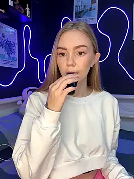 Offline MilaMoone on StripChat