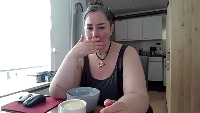 MilfGina on StripChat