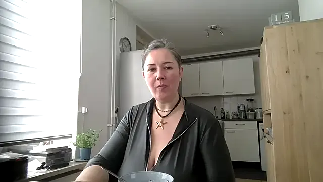 MilfGina on StripChat