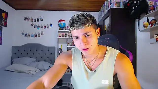 Offline mirallesandbig on StripChat