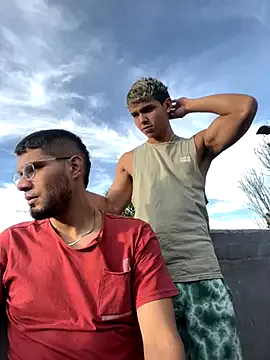 Offline mirallesandbig on StripChat