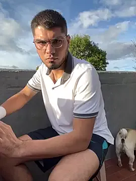 Offline mirallesandbig on StripChat