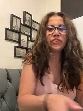 MirandaLatinaLovely on StripChat
