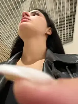 Offline MiraReach on StripChat