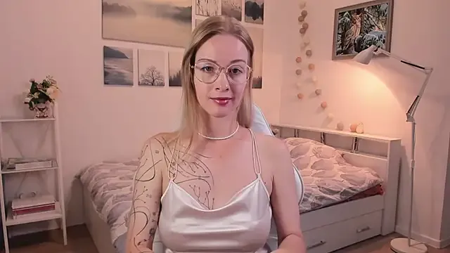 MissRightX on StripChat